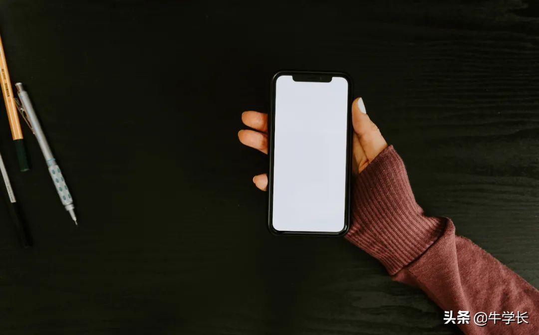 苹果手机黑屏又白屏怎么办,iphone手机开不了机黑屏充电