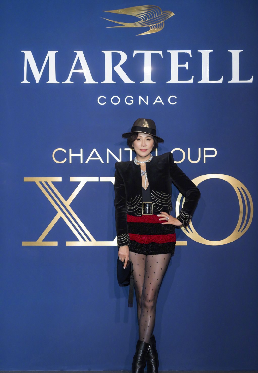 刘嘉玲黑丝袜日常搭配高级感,54岁刘嘉玲一袭镂空裙