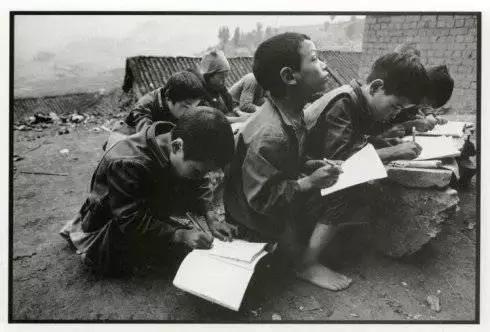 还记得曾经让你泪流满面的照片吗,还记得那个让你刻骨铭心的女孩吗