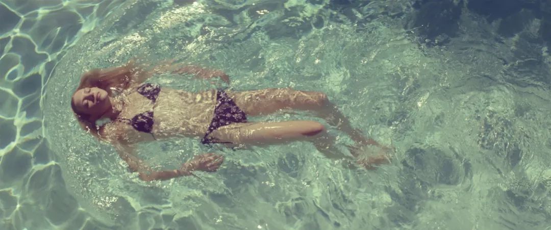 她是那个最会拍女人电影的王家卫的最新的王氏女郎