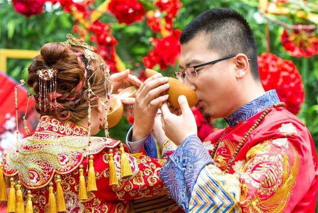 女儿嫁给凤凰男怎么办,女孩嫁给大叔骗彩礼