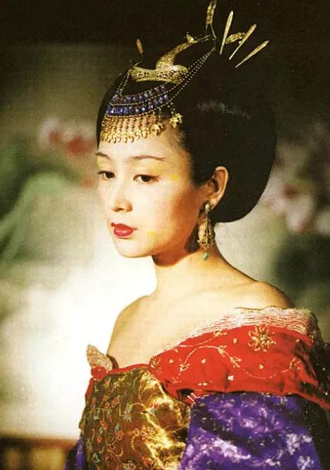 断筋瘦腿、断骨增高、精灵耳……女孩，请停止排队自残