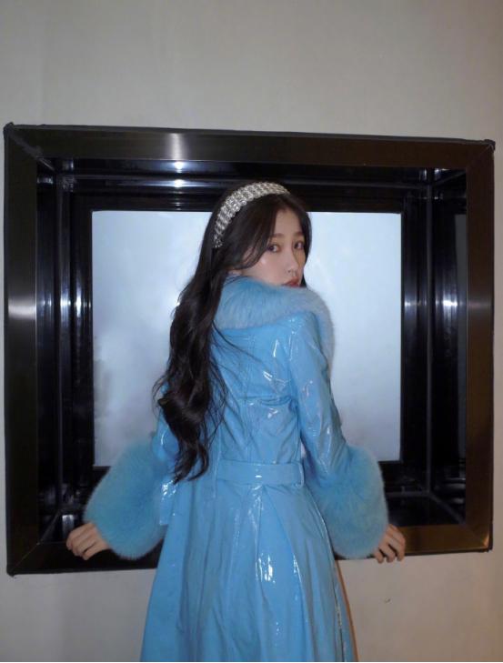 马卡龙穿搭虞书欣,虞书欣蓝色大衣穿搭