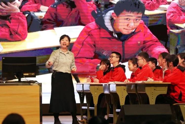 巴陵郡三湘四水英才聚，香樟园高谈阔论红烛燃