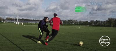 简单的足球技巧视频,简单足球过人动作教学