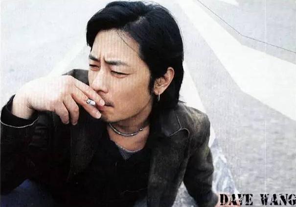 王杰嗓子坏了后的经历照片,王杰嗓子坏了后的经历