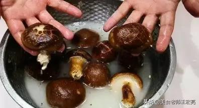 洗香菇只用盐可以吗,香菇只用清水洗可以吗