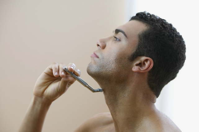 为什么每次刮胡子都会泛红,为什么刮完胡子后会发灰