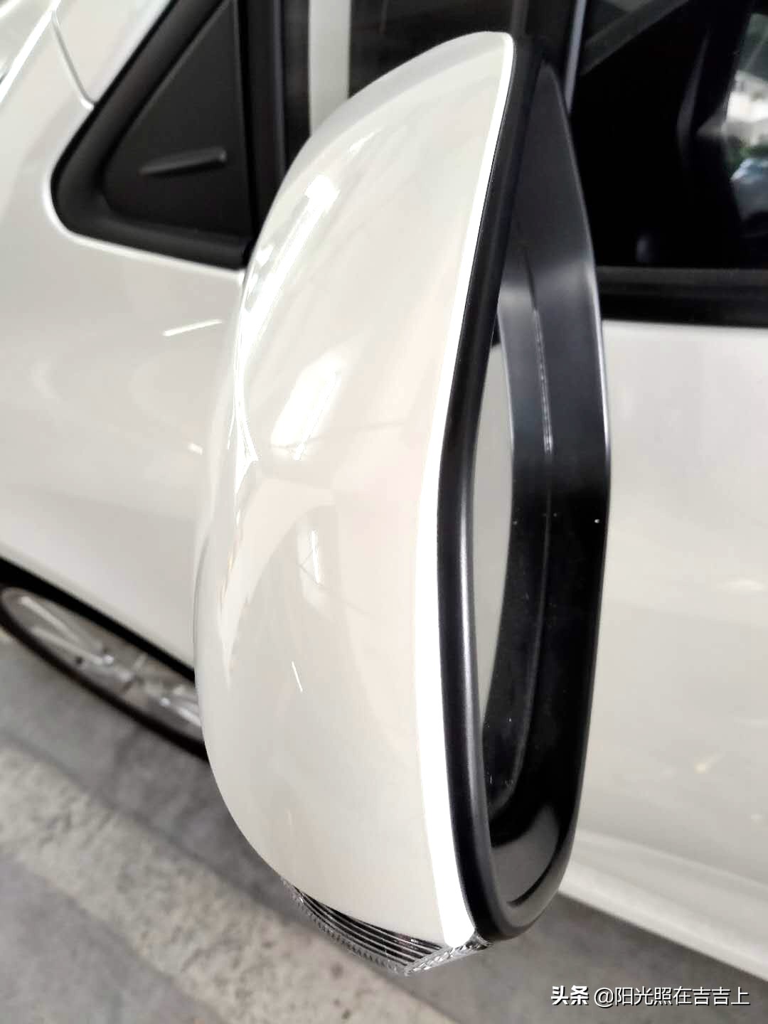 2019款卡罗拉入手记（3）倒车撞坏后视镜，新手第一撞该如何处理