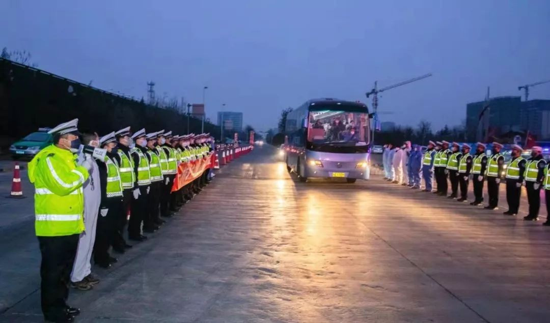 泪奔！最美逆行者！原西飞医院25名医护人员剃发援武汉