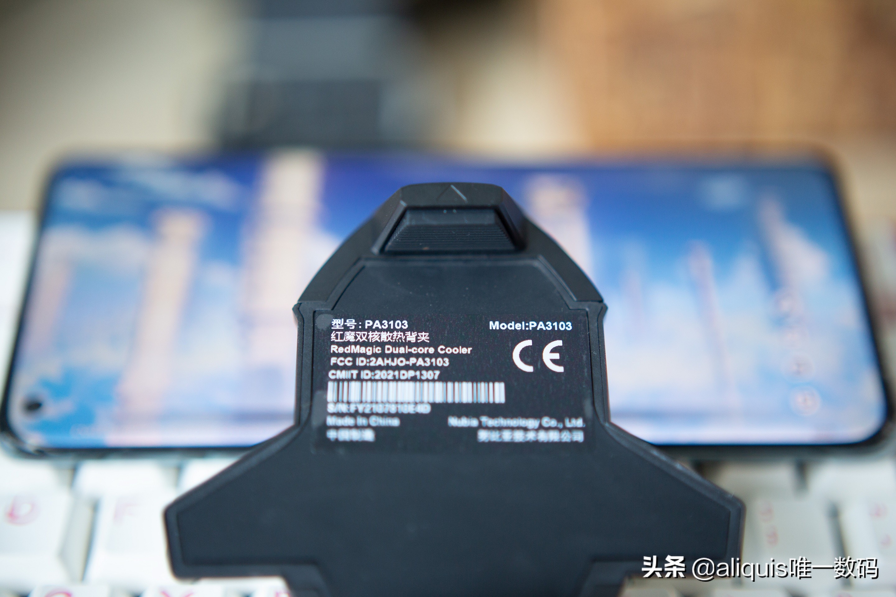 红魔手机加散热器游戏测评,手机玩原神满特效测试