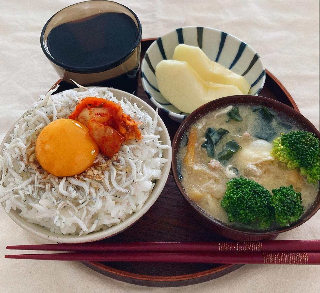 日本老人吃美食,日本老人清淡的晚餐