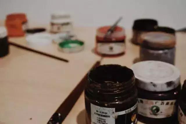 43岁保洁阿姨徒手画3d黑板报,保洁阿姨黑板画