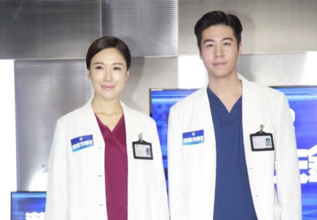 新剧中解剖裸体坦言超尴尬TVB离巢花旦表示是演艺生涯最难部分