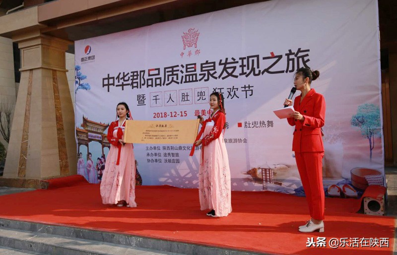 美女红酒肚兜秀，最美中国风，寒冬中华郡嗨翻天