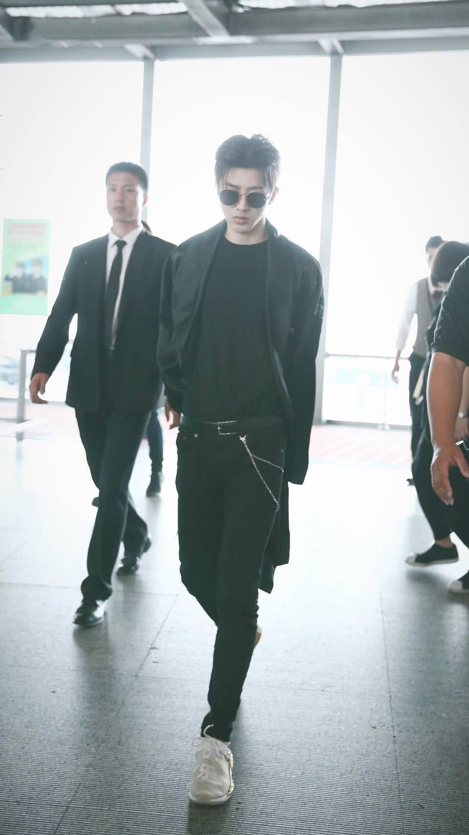 蔡徐坤虞书欣造型,蔡徐坤lisa虞书欣