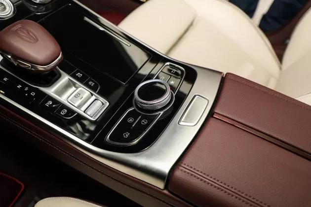 敢在人民大会堂开发布会的品牌看完我大写的服了