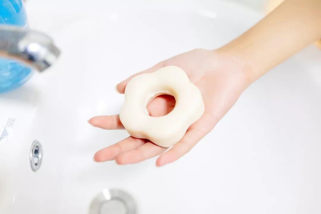 Dior、娇兰生产商做了一块洗头皂，100%天然原料，生发更护发