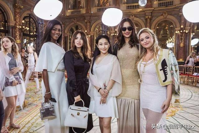 非洲贫民窟高质量人士的装B生活：再穷都要置办一身好行头去显摆