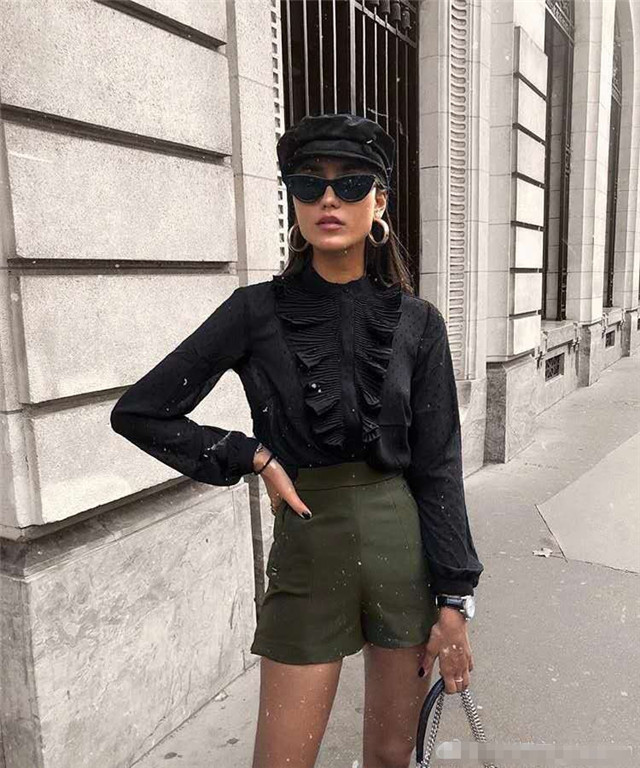 平胸女怎么穿衣搭配,平胸女人怎样穿搭好看