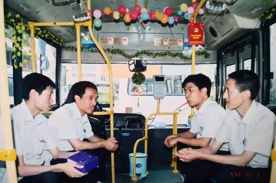 成都52路公交路线,快速公交51路