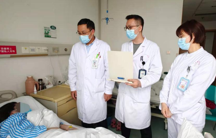 打喷嚏打出鼻血后鼻血止不住,打喷嚏流鼻血的正确止血方法