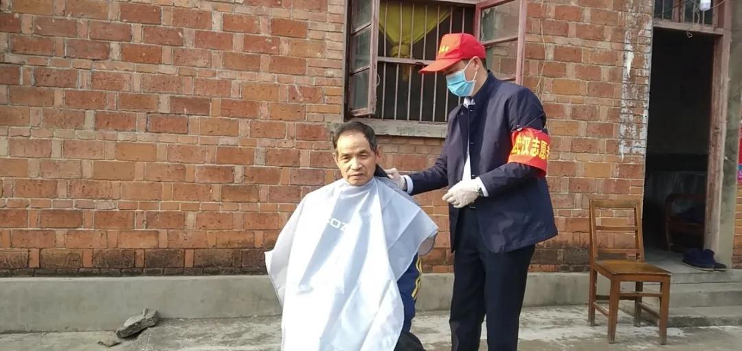 理发，我是专业的！下沉*党**员“兼职”Tony老师