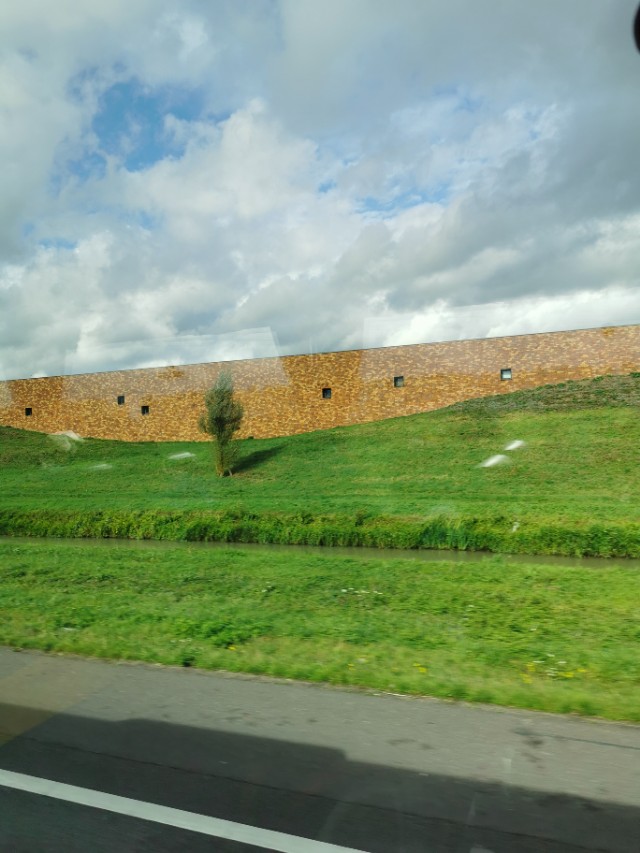 *麻大**味浓的街道，蜂拥的游客—欧洲之旅（五）