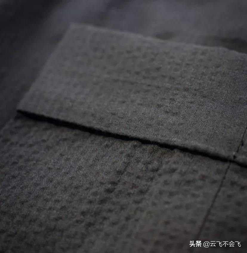 如果你觉得亚*衣麻**服易皱难打理,那泡泡纱单品一定没有理由拒绝