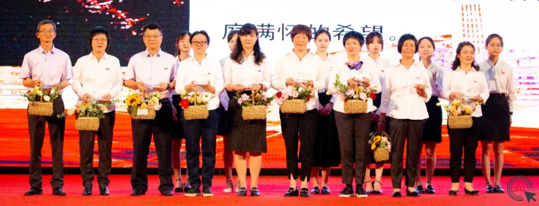 白塔中学2019年庆祝视频,白塔中学表彰大会