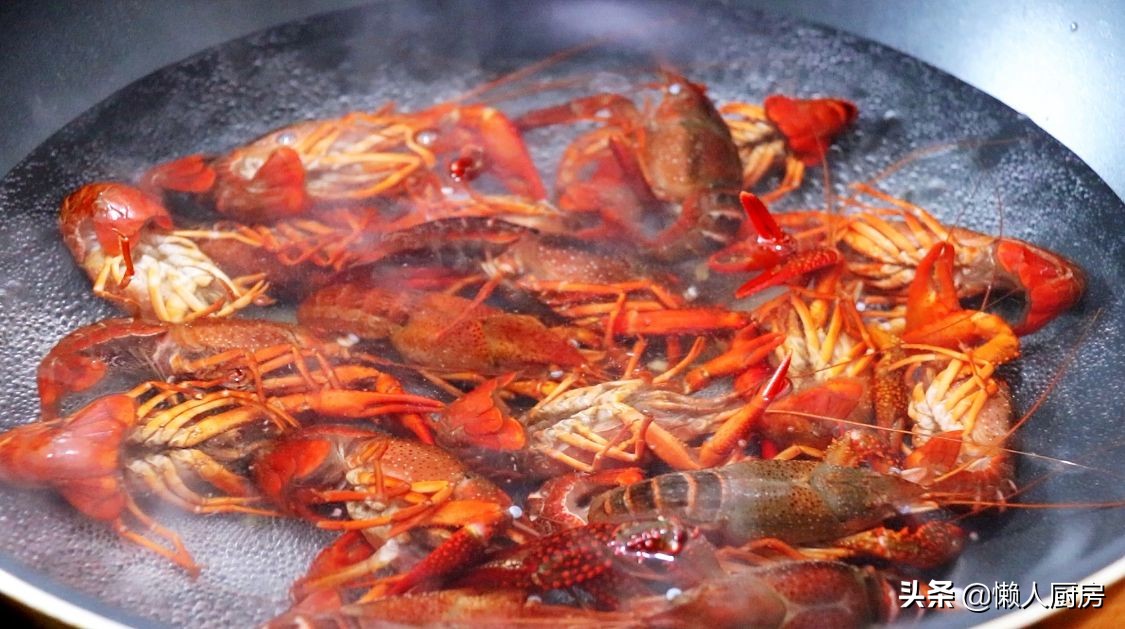 不辣不油炸的小龙虾,麻辣小龙虾不油炸方法先蒸