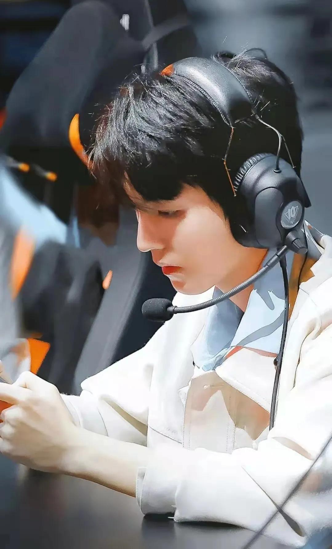 王俊凯愿你被这个世界温柔以待,王俊凯愿新年所许如期而至