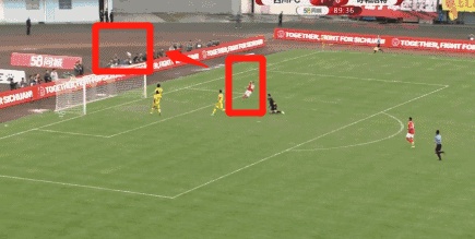 一记回旋踢,一记贴地斩将球踢进韩国球门