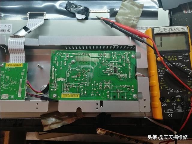 换个电闸保险丝,换一个保险丝烧一个