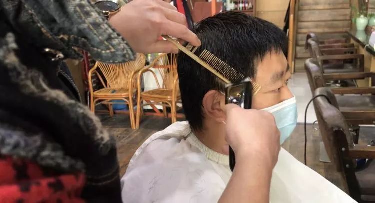 头发太长理发店不剪,头发太长理发店不开门