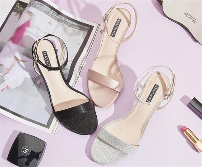 女士流行凉鞋品牌推荐,女士凉鞋品牌排行榜前十名