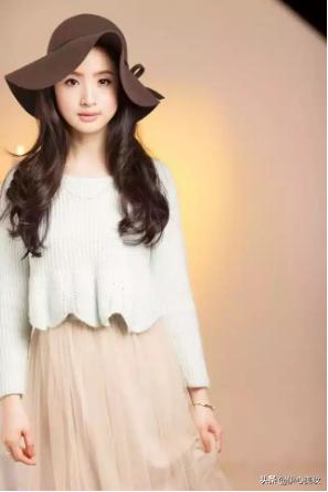 圆脸发饰怎么用好看,简单适合头发少圆脸女生的发饰