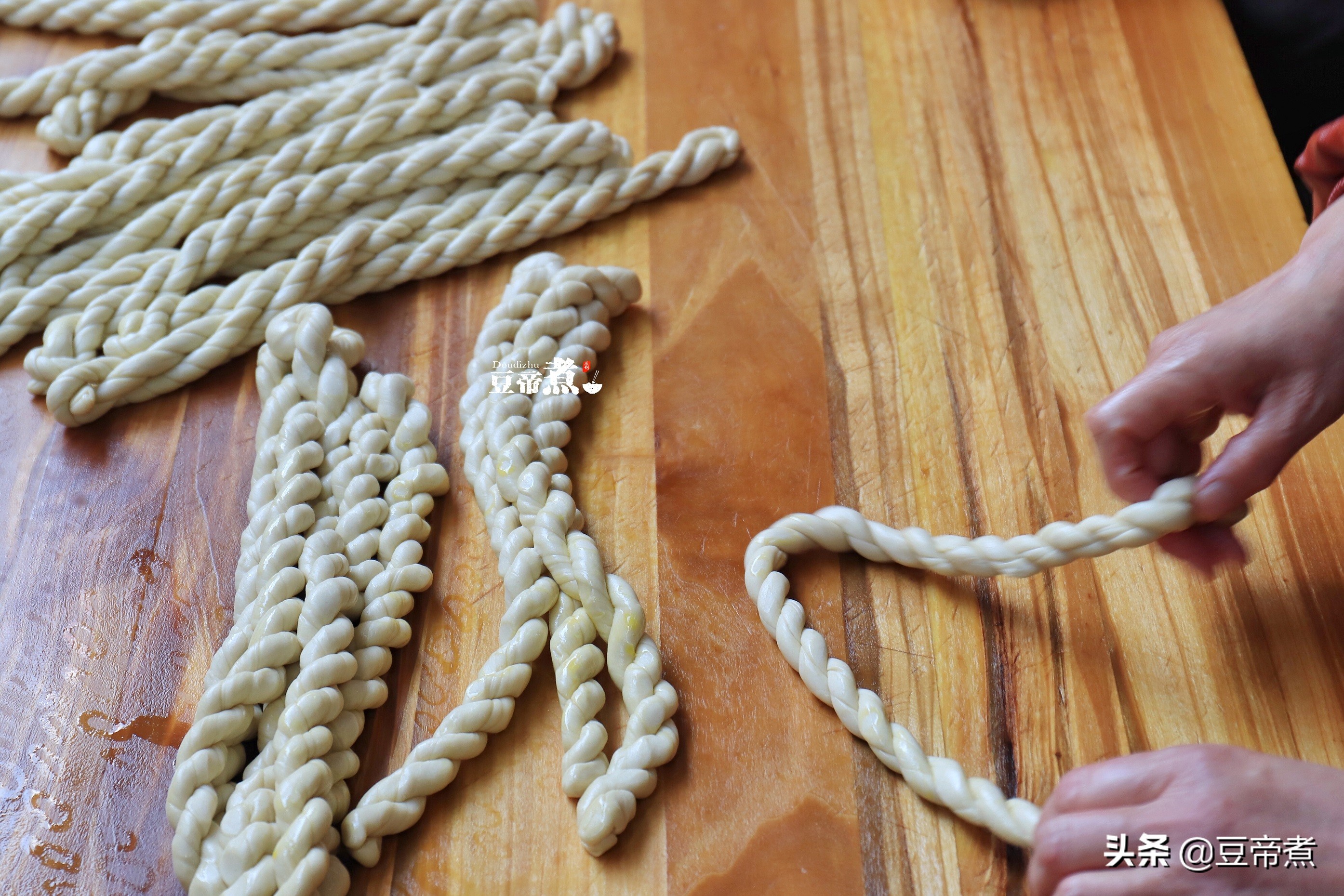 今年串门的亲戚全都不来了，我所准备的东西，够我闭关吃一个月