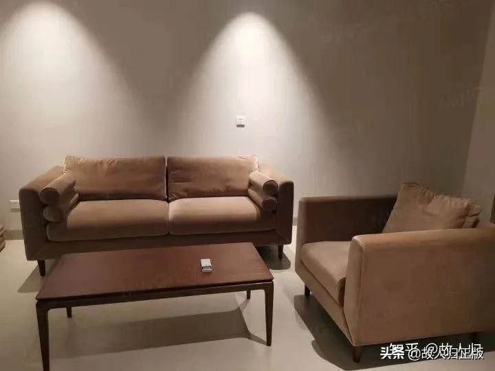 布艺沙发还是仿真皮的沙发好,皮艺沙发与布艺沙发的比较哪个好