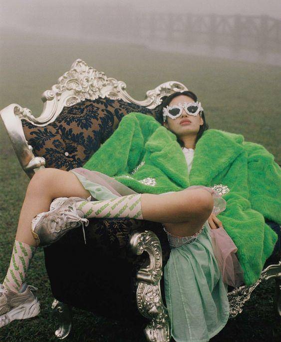 眼睛比较敏感用什么质地的眼影,眼睛凸买什么色的眼影