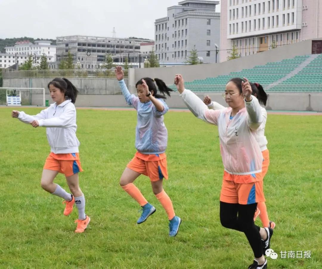 奔跑吧！少年！我州青少年暑期足球篮球训练营开营