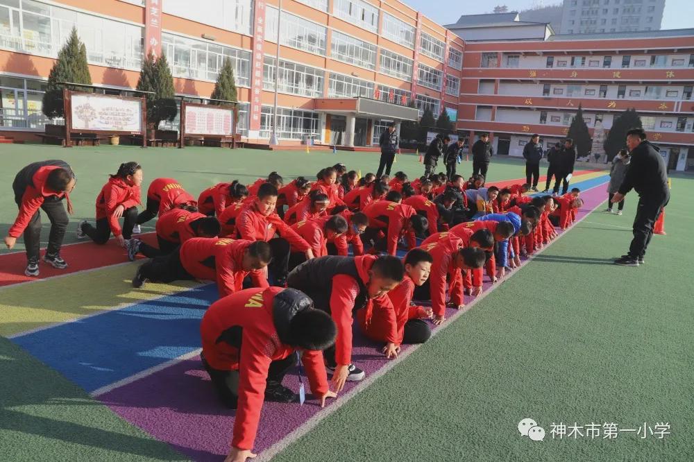 神木第一小学拔河比赛,小学体育优质课简报