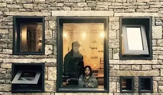 她给破败乡村动了个大手术，2年跨进“后现代”，艺术青年扎堆