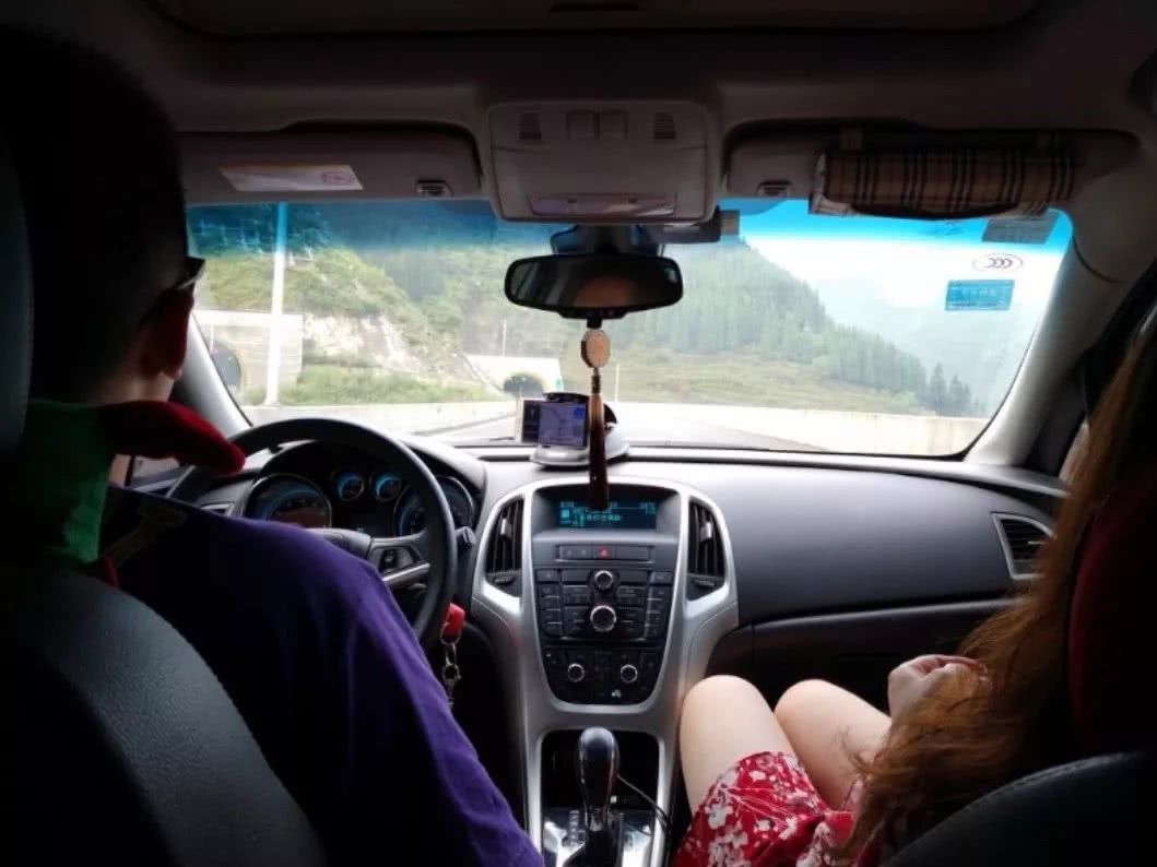 别克英朗xt1.6t高清图片,帅气的呆头鹅