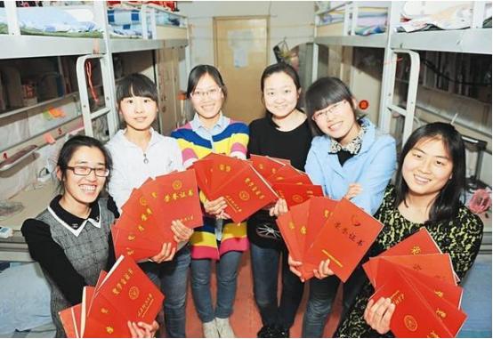 一张清华大学的偷拍照走红,清华大学生被偷拍