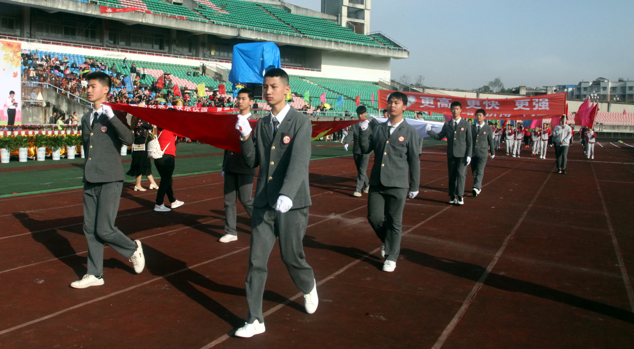 实验学校西校田径运动会开幕,区三小2019田径运动会开幕式