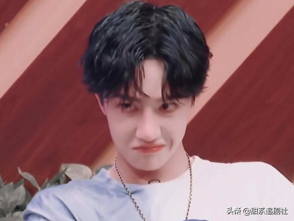 给吴宣仪招黑、庆生又说错，发错王一博角色名，经纪人怎么了？