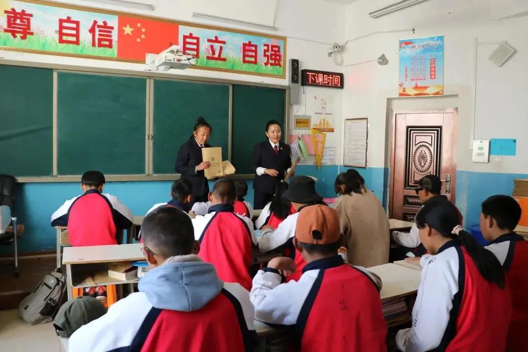 藏羚羊的惨死,藏羚羊死在车里