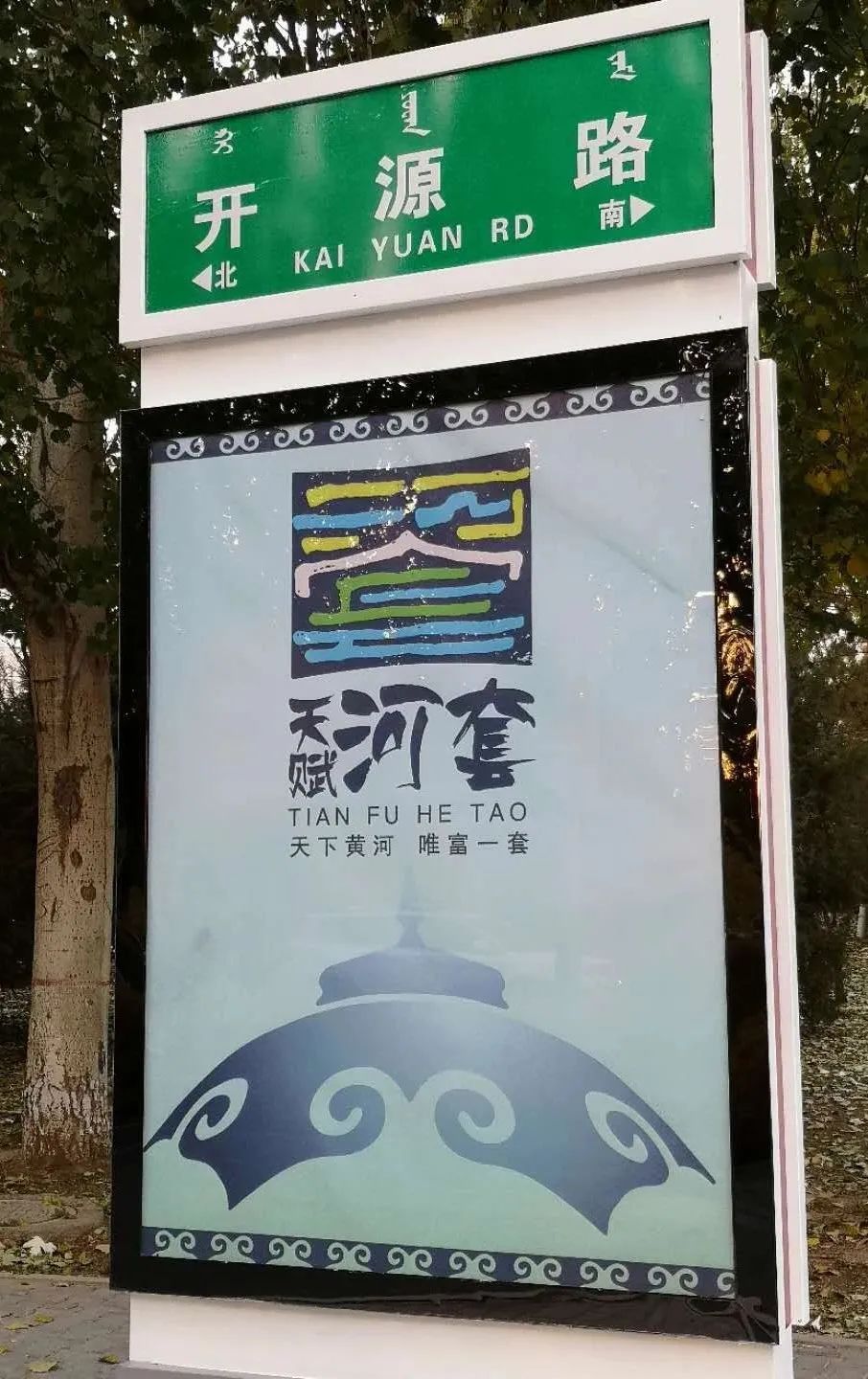 新式道路指示牌,马路上随处可见的道路标示牌