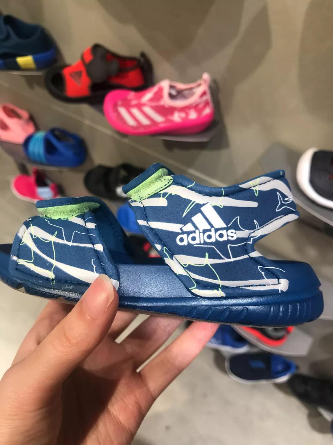 高颜值凉鞋小孩,什么材质的凉鞋鞋底最软